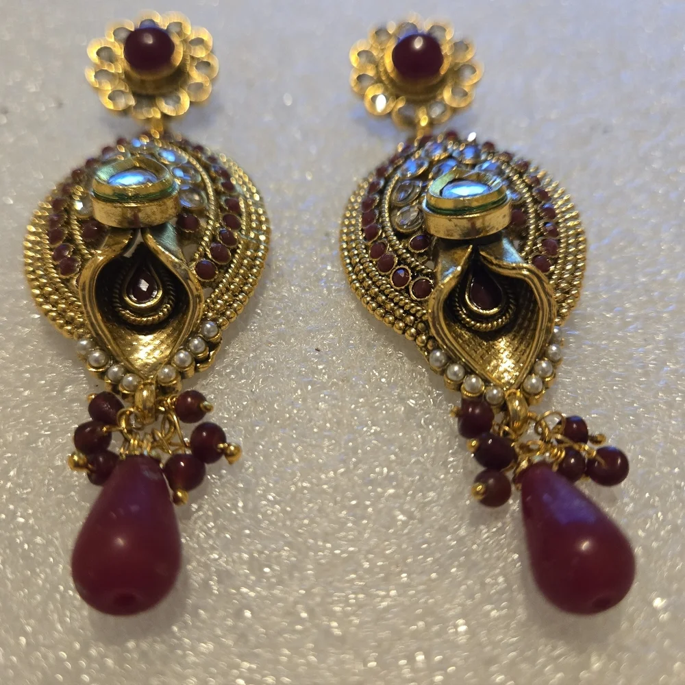 Elegant Gold and Red Dangle Earrings - Picture 4 of 4